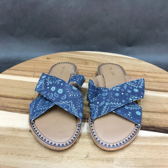 Maurices Blue Pattern Slides Slip On Flat Sandals Womens Size 6 - Picture 2 of 7